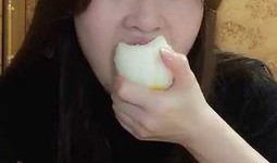 网红爱婷婷吃瓜图片视频,吃瓜视频图片背后的热门话题揭秘